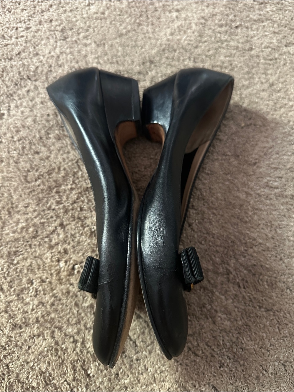 Salvatore Ferragamo Black Leather Vara Bow Flats with Gold Accent - Picture 2 of 7